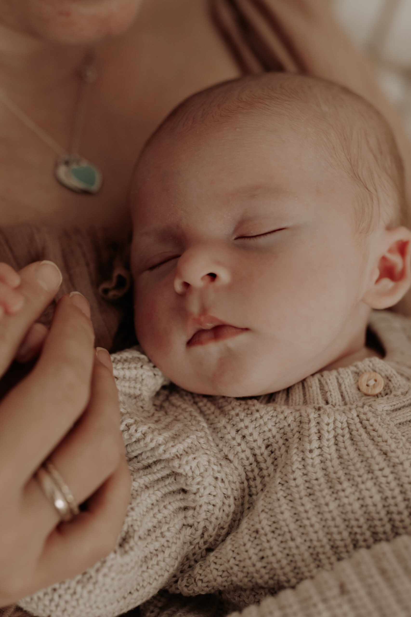 natürliche Babyfotos minimalistisch im Studio Viersen