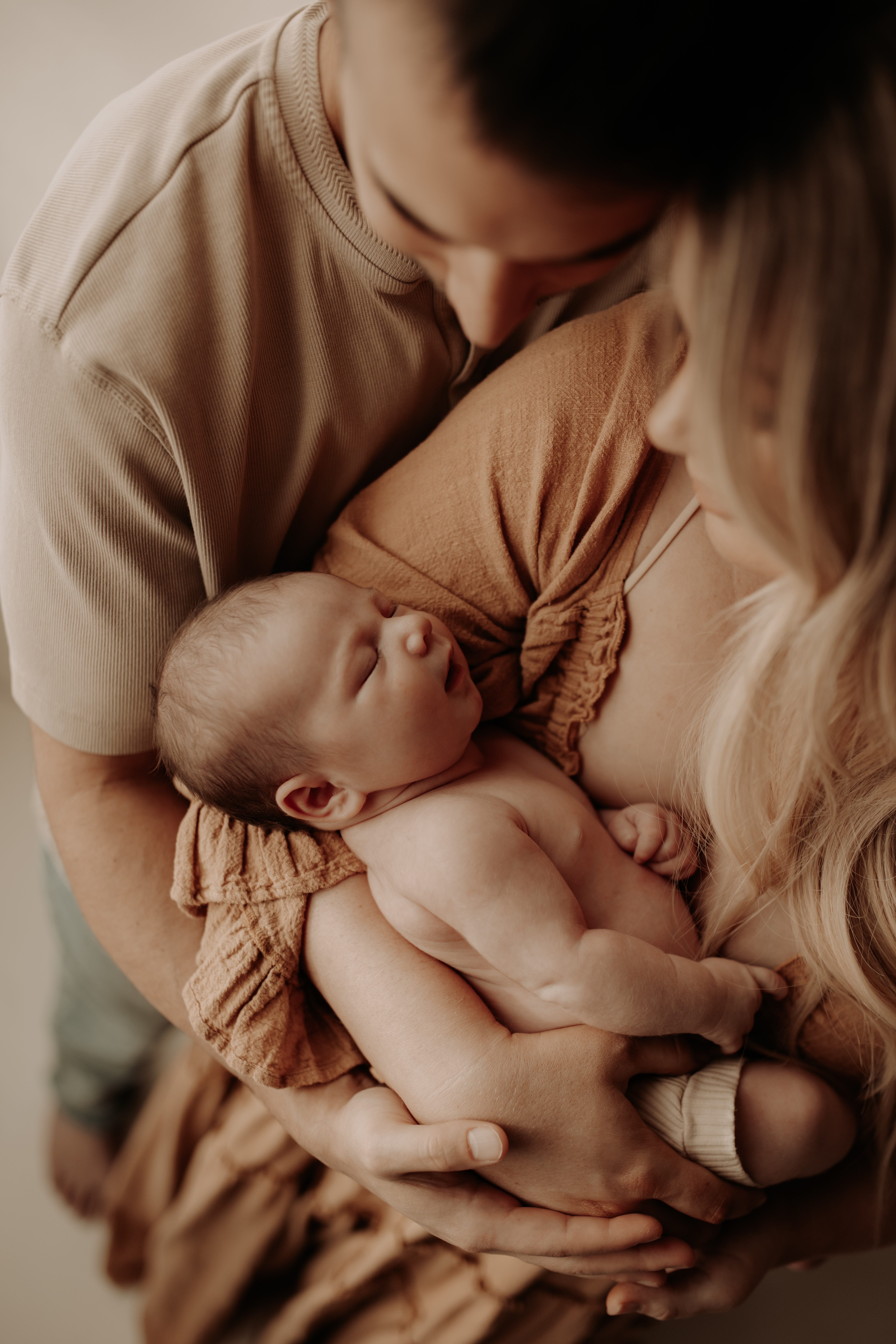 natürliche Babyfotos minimalistisch im Studio Viersen